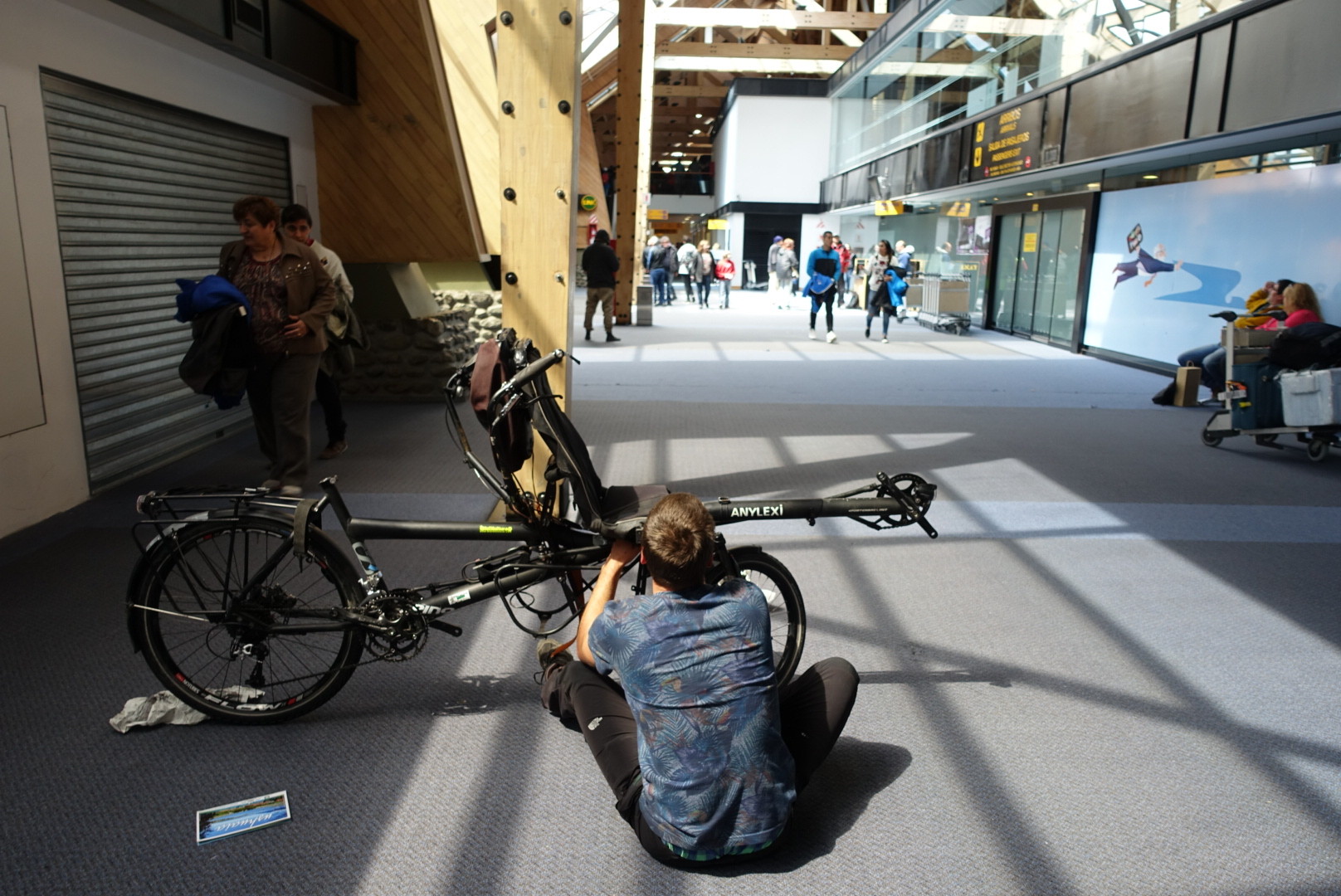 montage pino a l aeroport